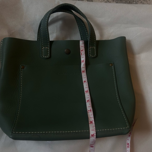 Portland Leather Green Tote Bag with Minimalist Design - Picture 10 of 11